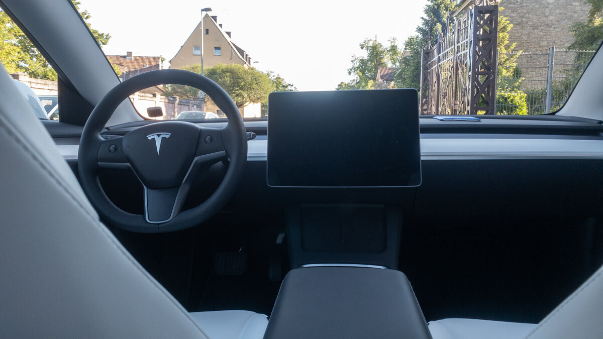 Wie sicher und familientauglich sind Tesla-Fahrzeuge?
