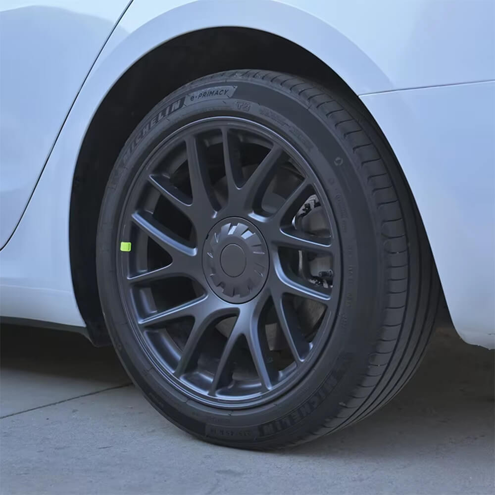 Tesla Model 3 2024–2026: Große Radnabenabdeckungen für 18"-Photon-Felgen