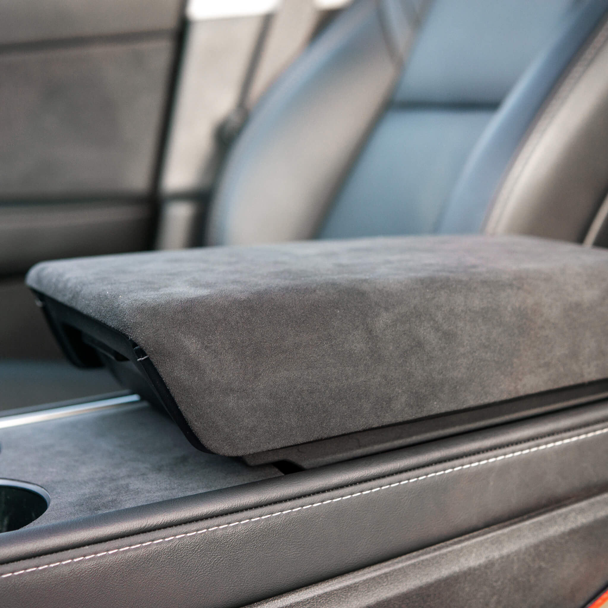 Tesla Model 3/Y: Alcantara armrest