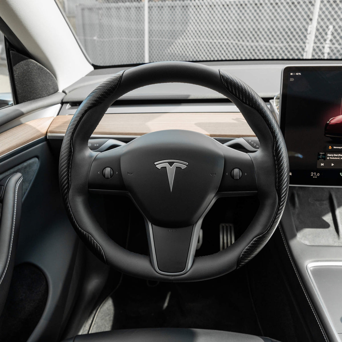 tesla lenkrad carbon