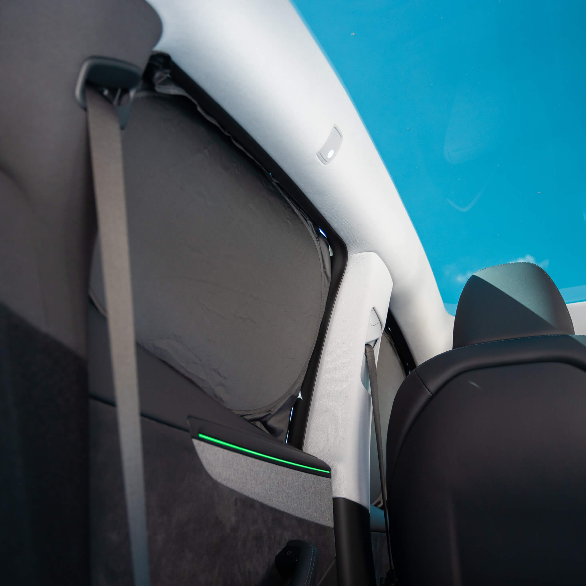 Tesla Model Y 2025: personvernpakke (sidevindu + bakrute)