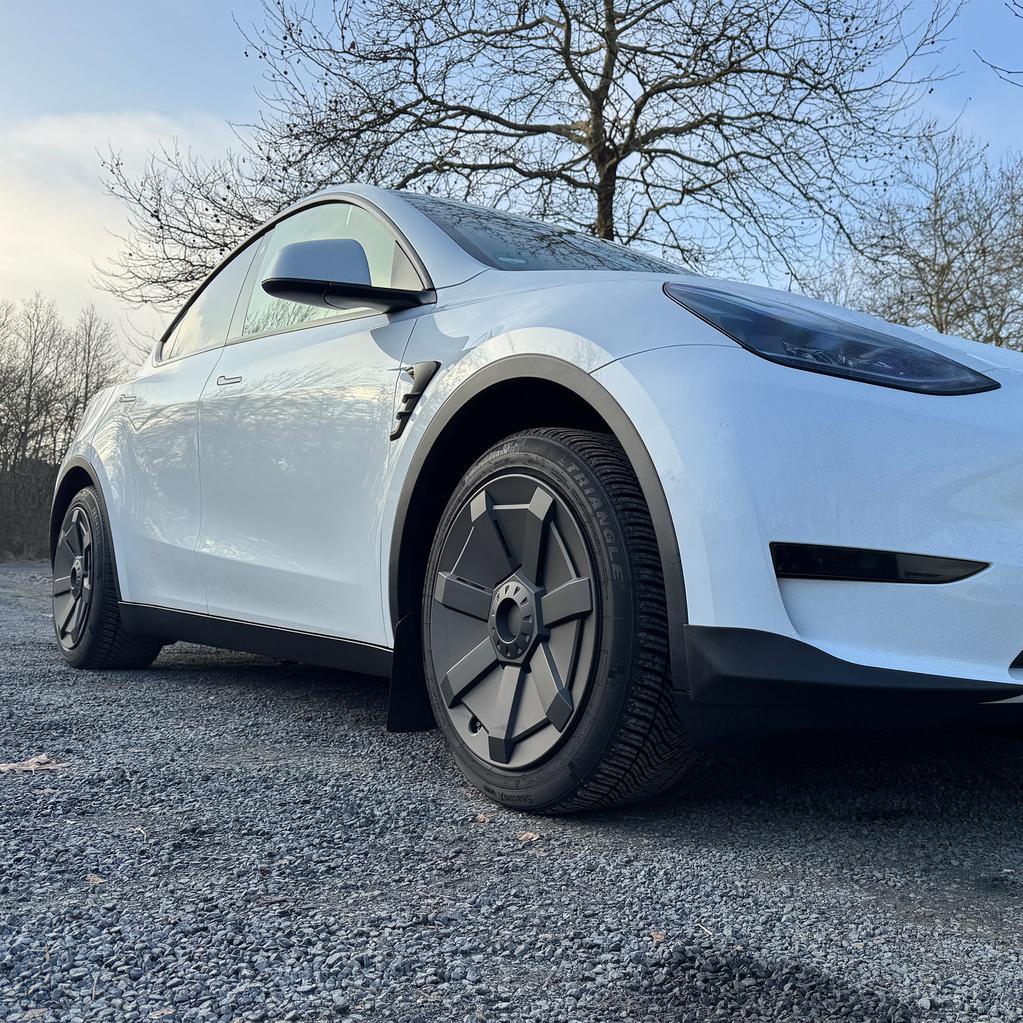 Tesla Model Y: Cybertruck-style hubcaps (19 inch)