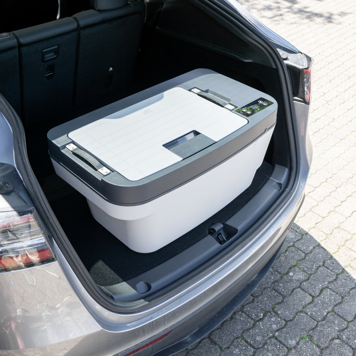 Tesla Model Y: Refrigerator for the Subtrunk