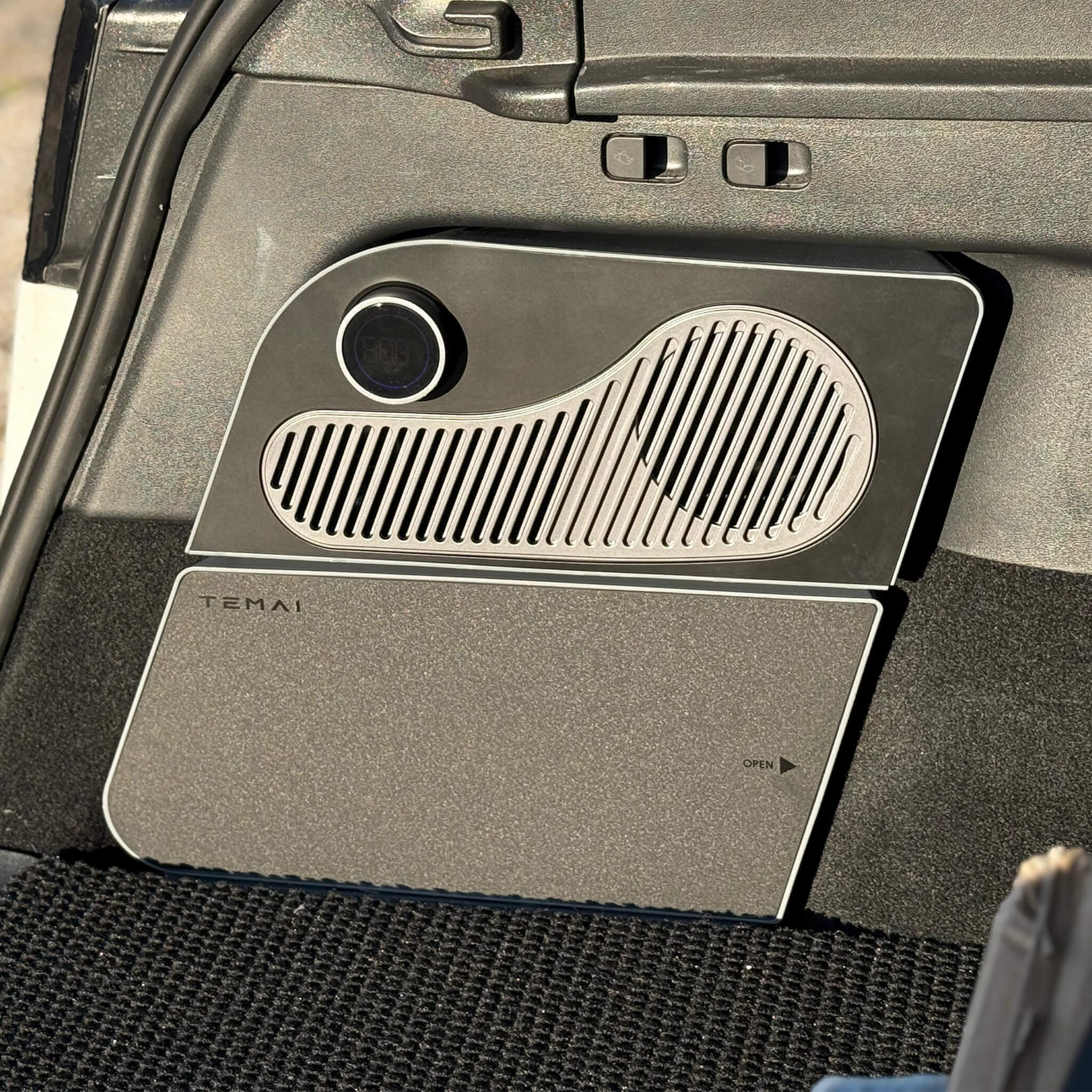 Tesla Model Y: Kühlschrank für den Kofferraum [V2-VERSION]