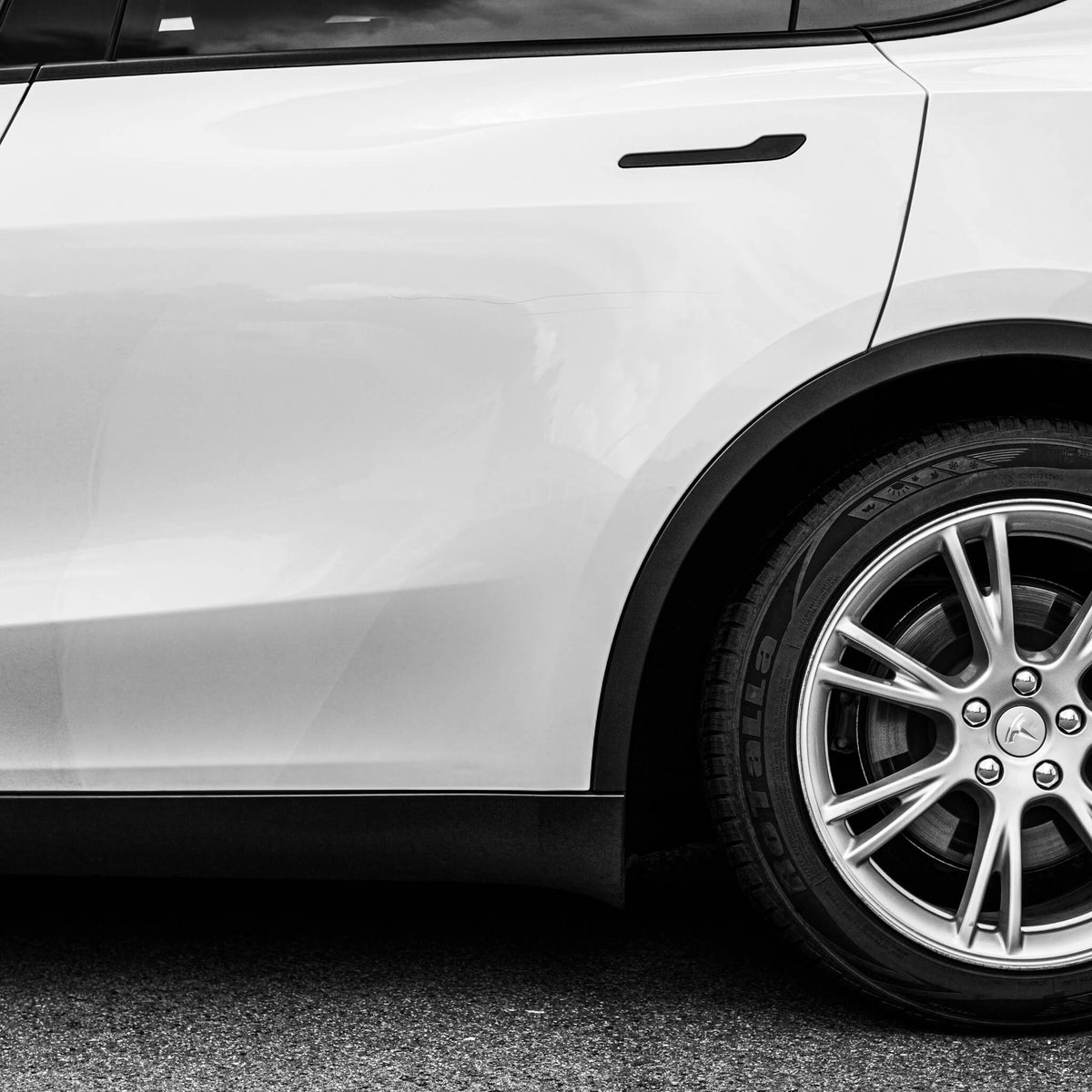 Tesla-Steinschlagschutzfolie für den Radlauf